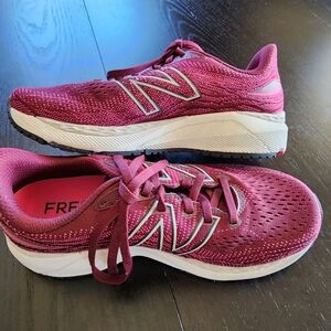 New Balance Women's Fresh Foam 860P12 Size 7.5 Garnet/Pink Glo, Like New!